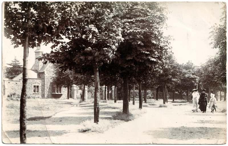 The front of an old postcard. The postcard is of Abingdon: Other local interest