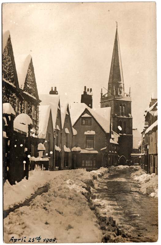 The front of an old postcard. The postcard is of Abingdon: Town Centre Streets