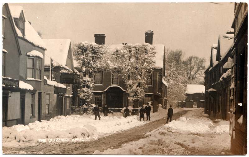 The front of an old postcard. The postcard is of Abingdon: Town Centre Streets