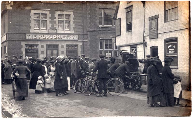 The front of an old postcard. The postcard is of Abingdon: Town Centre Streets